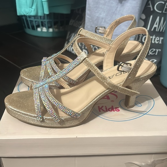 Heels - Picture 2 of 4